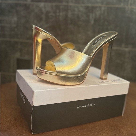 NIB Nine West Wilia Platform Heels in Gold - Sz 9 - Picture 10 of 12